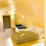 M Santorini Johnnie Cave