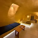 M Santorini Johnnie Cave *