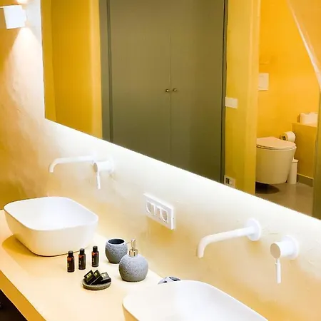 M Santorini Johnnie Cave *