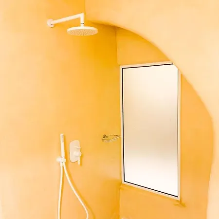 M Santorini Johnnie Cave Holiday home