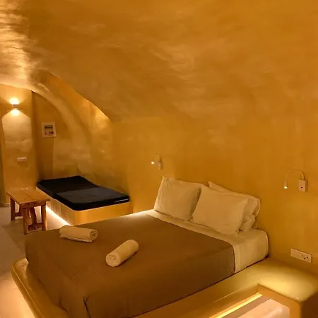 M Santorini Johnnie Cave Feriehus Fira (Santorini)