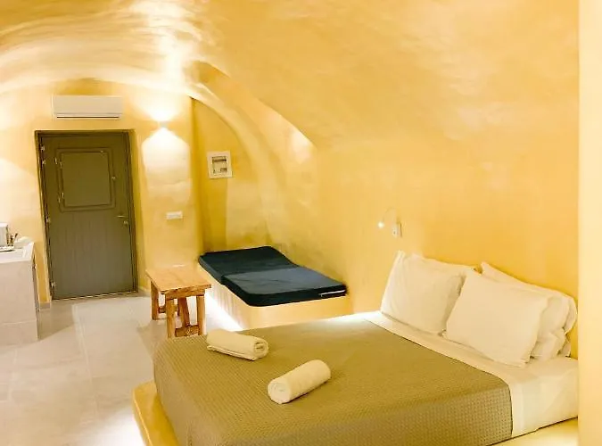 M Santorini Johnnie Cave