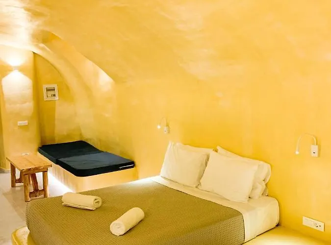 M Santorini Johnnie Cave * Тира